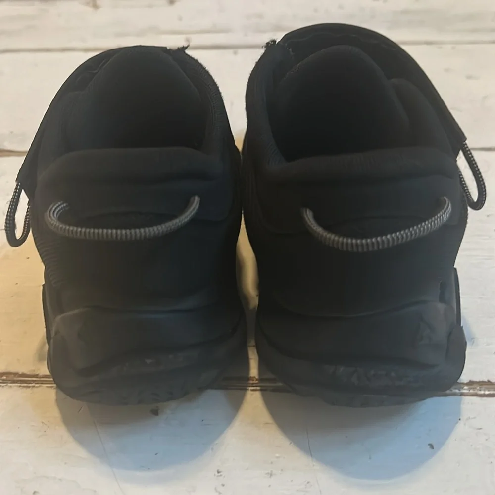 Nike black youth size 2.5 basketball shoes - Picture 4 of 7